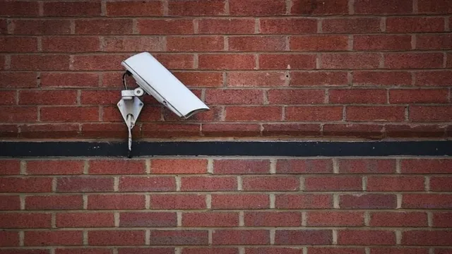 how to make a fake security camera look real