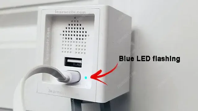 wyze cam flashing blue