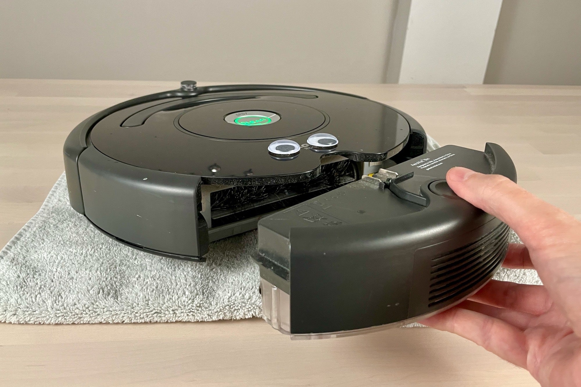How to Make Roomba Empty Bin